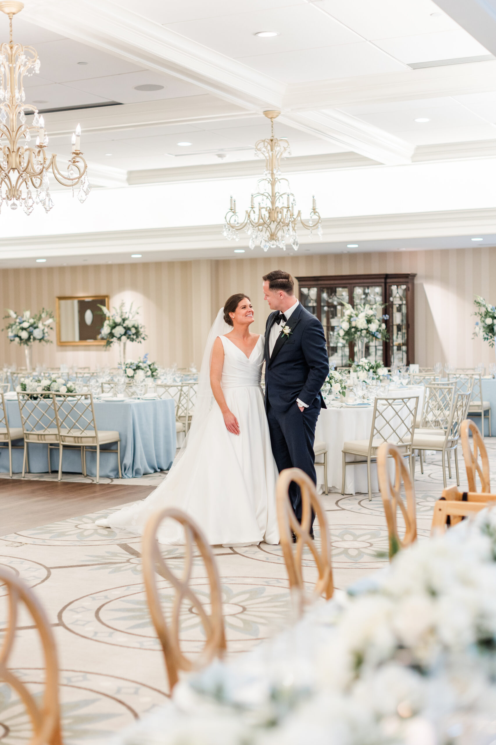 blue and white wedding floral arrangements centerpieces