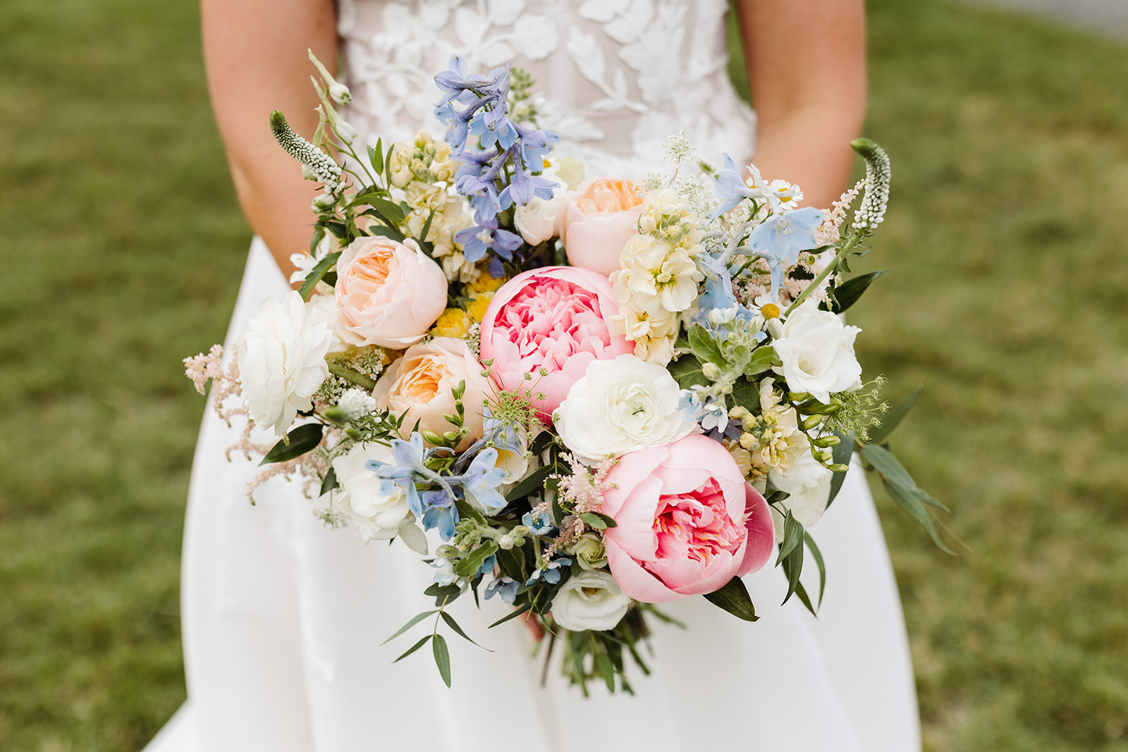 colorful pastels wedding bouquet