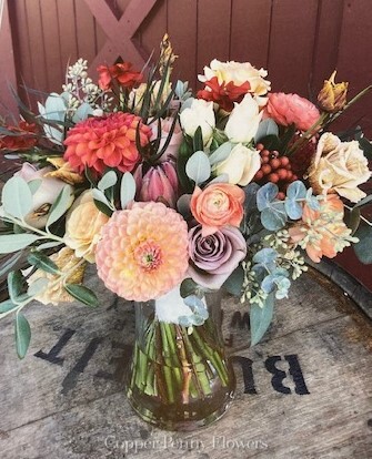 spophisticated autumn colors in wedding bouquet